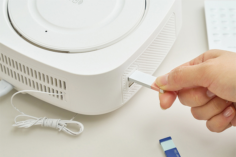 The IRiver IAB60 display showing '87.5' for FM radio frequency